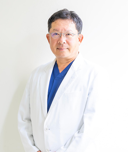 病院長　岡田敏弘